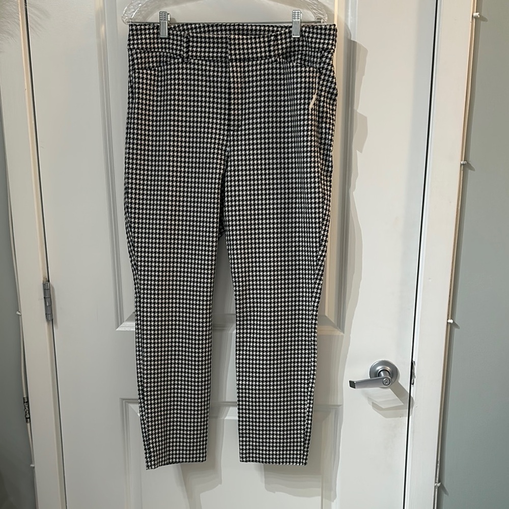 NWT Old Navy Chic Black and White Houndstooth Pants